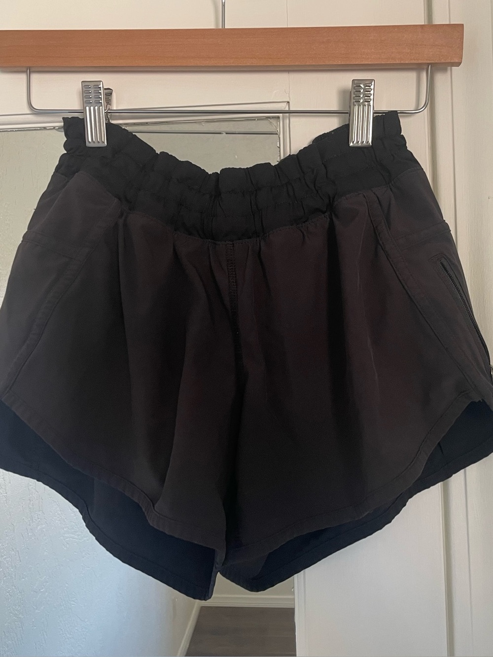 lululemon athletica black Elastic waist Athletic Shorts size 4